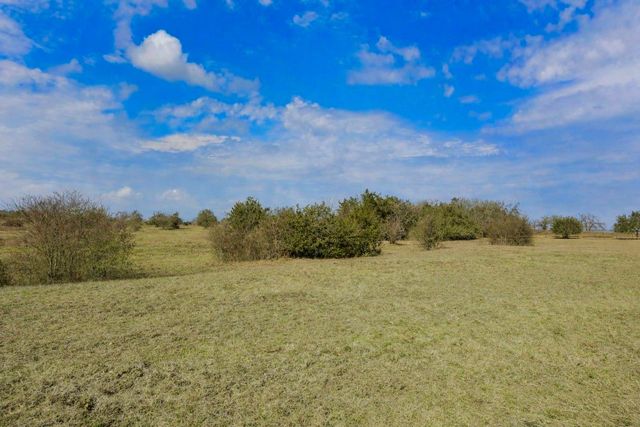 1372 N Nassau Road, Round Top, TX 78954