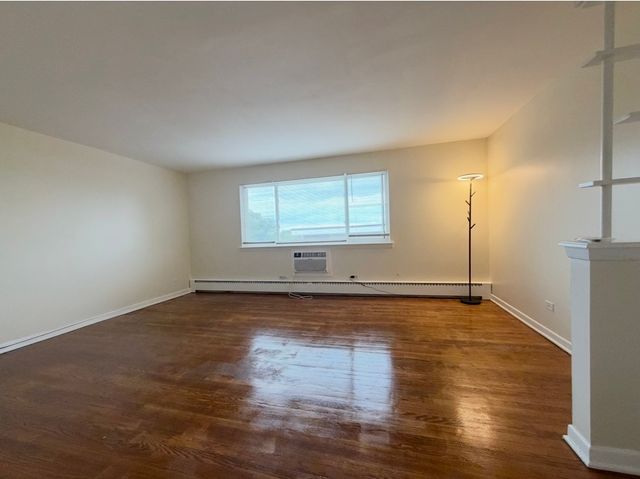 2033 W 111th Street 2N, Chicago, IL 60643