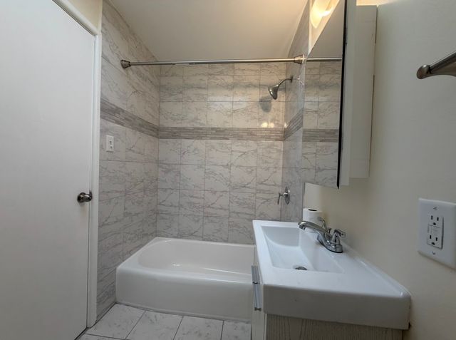 2033 W 111th Street 2N, Chicago, IL 60643