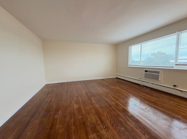 2033 W 111th Street 2N, Chicago, IL 60643
