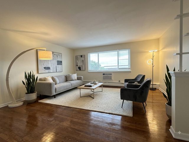 2033 W 111th Street 2N, Chicago, IL 60643