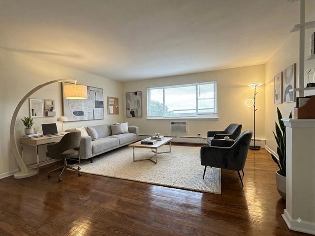 2033 W 111th Street 2N, Chicago, IL 60643