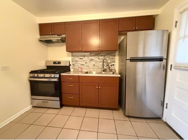 2033 W 111th Street 2N, Chicago, IL 60643