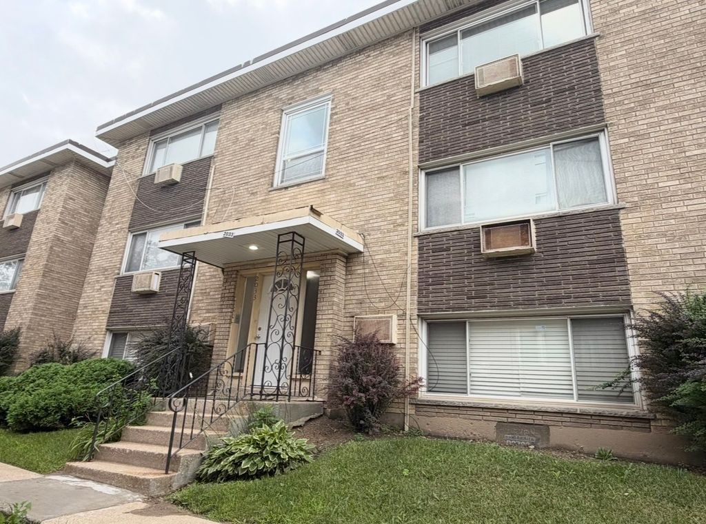 2033 W 111th Street 2N, Chicago, IL 60643
