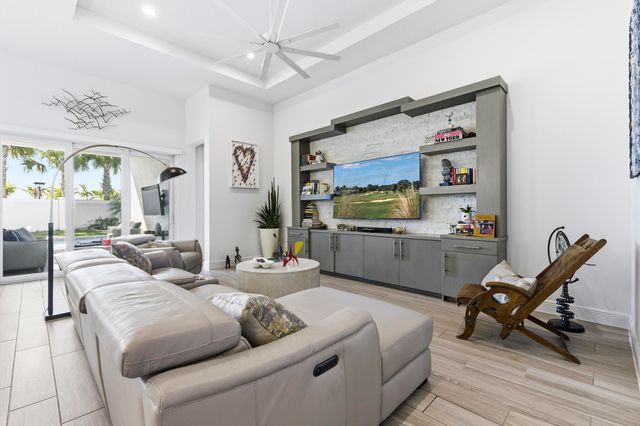 9921 Regency Way, Palm Beach Gardens, FL 33412