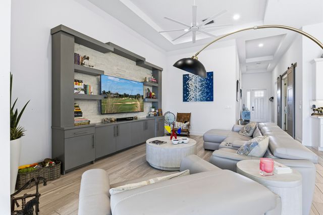 9921 Regency Way, Palm Beach Gardens, FL 33412