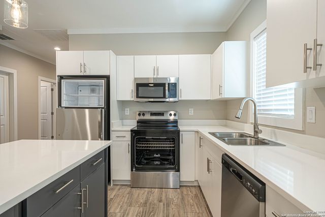 2115 W Houston, San Antonio, TX 78207