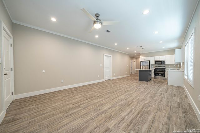 2115 W Houston, San Antonio, TX 78207