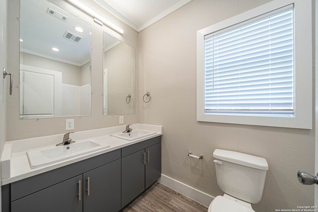 2115 W Houston, San Antonio, TX 78207