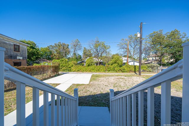 2115 W Houston, San Antonio, TX 78207