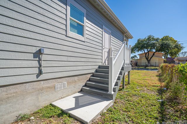 2115 W Houston, San Antonio, TX 78207