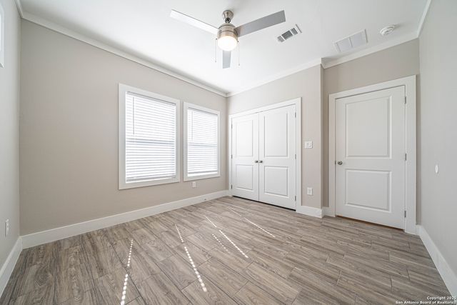 2115 W Houston, San Antonio, TX 78207