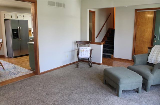 1012 SW Eastman Street, Blue Springs, MO 64015