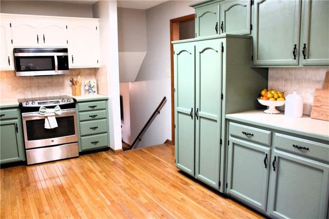 1012 SW Eastman Street, Blue Springs, MO 64015