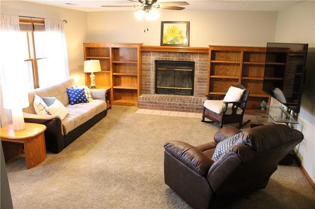 1012 SW Eastman Street, Blue Springs, MO 64015