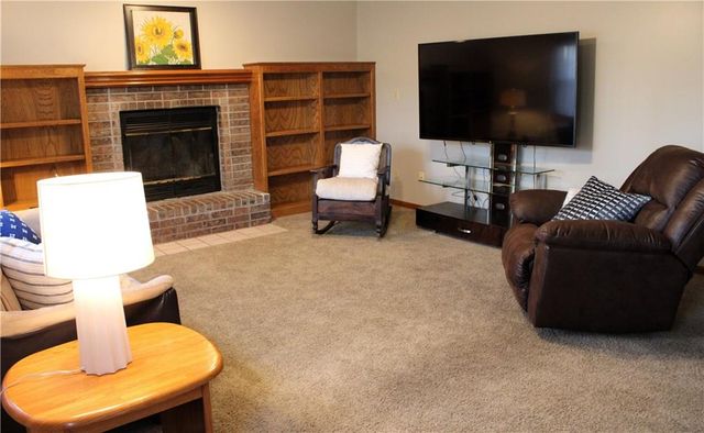 1012 SW Eastman Street, Blue Springs, MO 64015