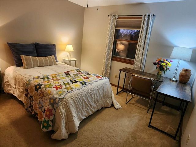 1012 SW Eastman Street, Blue Springs, MO 64015