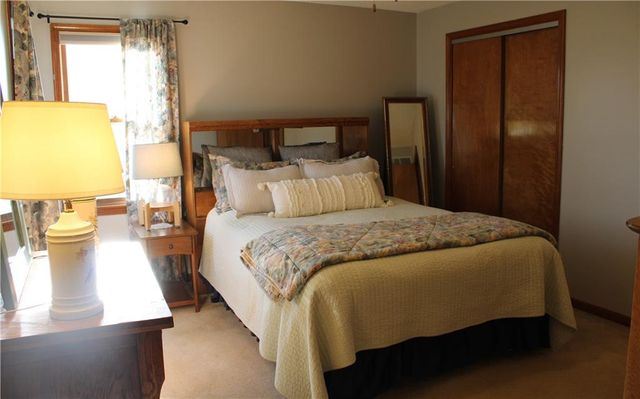 1012 SW Eastman Street, Blue Springs, MO 64015
