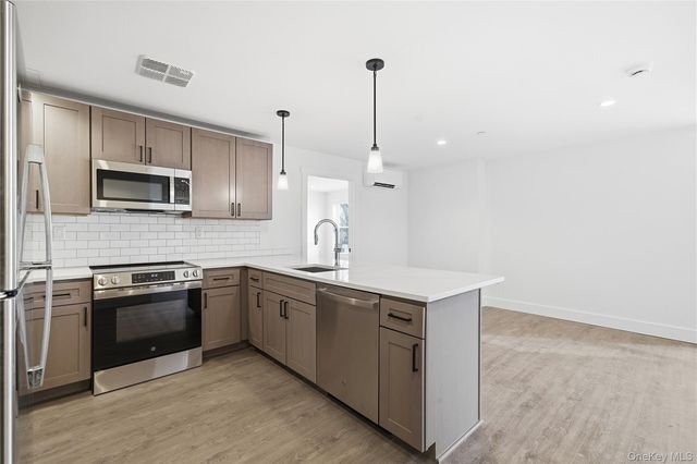 180 Deer Park Avenue 303, Babylon, NY 11702