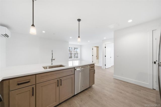 180 Deer Park Avenue 303, Babylon, NY 11702