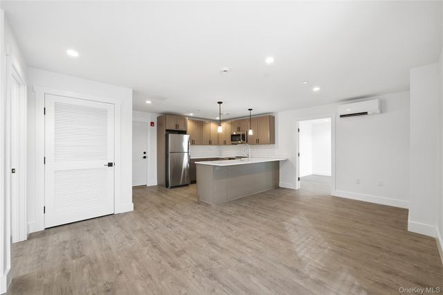 180 Deer Park Avenue 303, Babylon, NY 11702