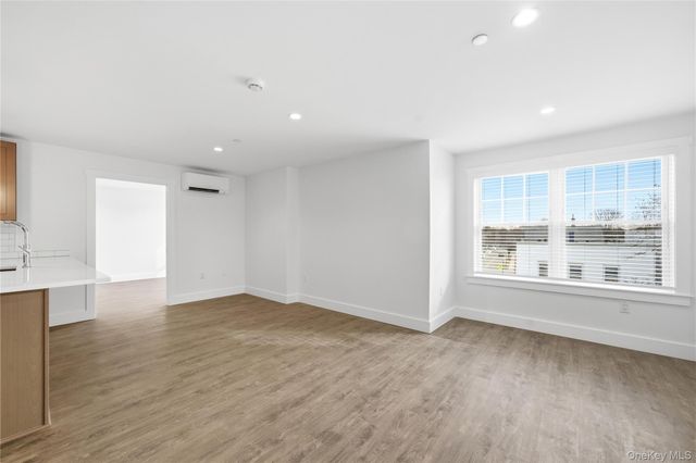 180 Deer Park Avenue 303, Babylon, NY 11702