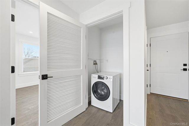 180 Deer Park Avenue 303, Babylon, NY 11702