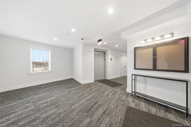 180 Deer Park Avenue 303, Babylon, NY 11702