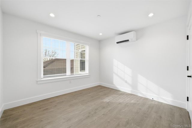 180 Deer Park Avenue 303, Babylon, NY 11702