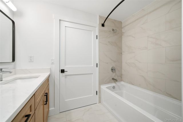 180 Deer Park Avenue 303, Babylon, NY 11702