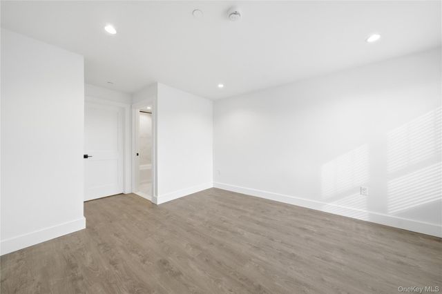 180 Deer Park Avenue 303, Babylon, NY 11702