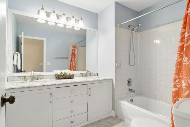 1432 NEWPORT Lane, Mundelein, IL 60060