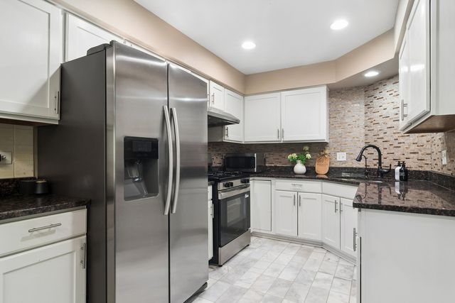 1432 NEWPORT Lane, Mundelein, IL 60060