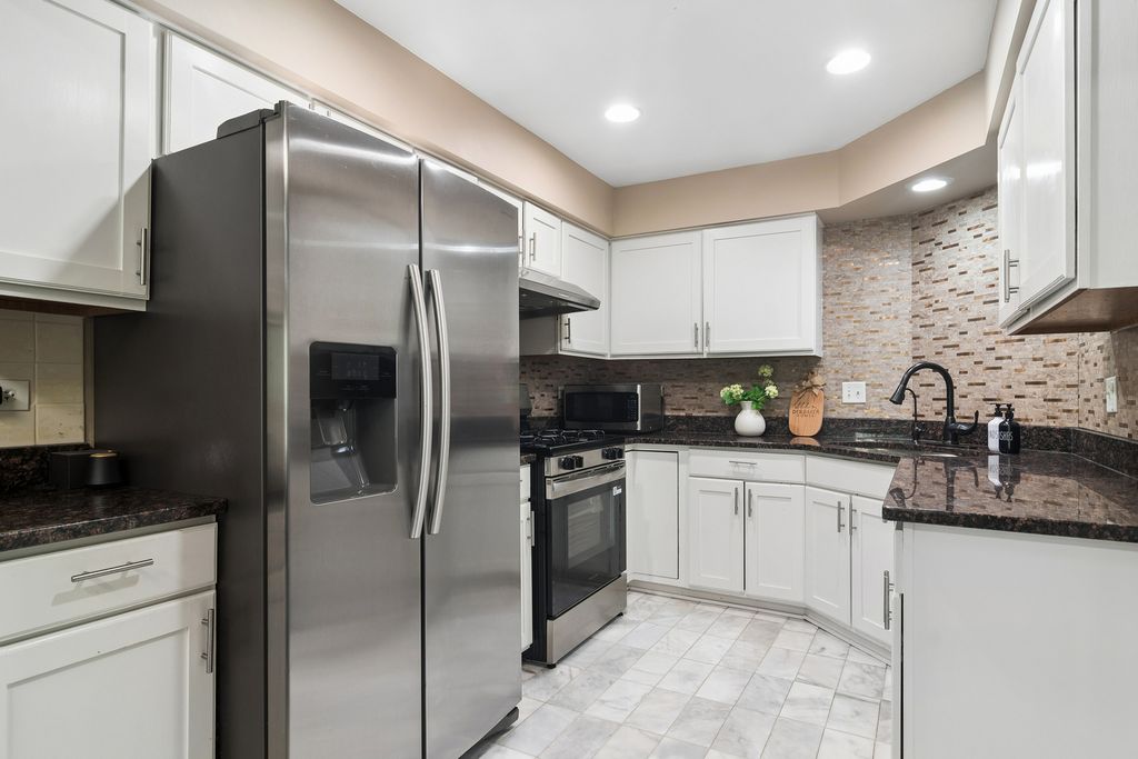 1432 NEWPORT Lane, Mundelein, IL 60060 — photo 5