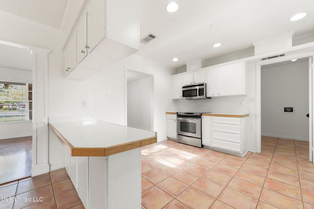 13013 Cambridge Boulevard, Ocean Springs, MS 39564