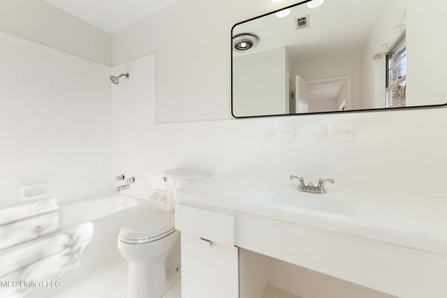 13013 Cambridge Boulevard, Ocean Springs, MS 39564