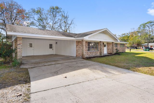 13013 Cambridge Boulevard, Ocean Springs, MS 39564