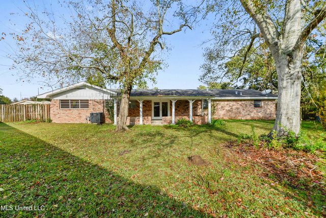 13013 Cambridge Boulevard, Ocean Springs, MS 39564