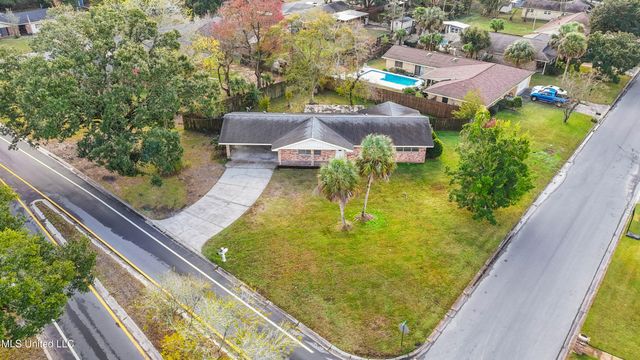 13013 Cambridge Boulevard, Ocean Springs, MS 39564