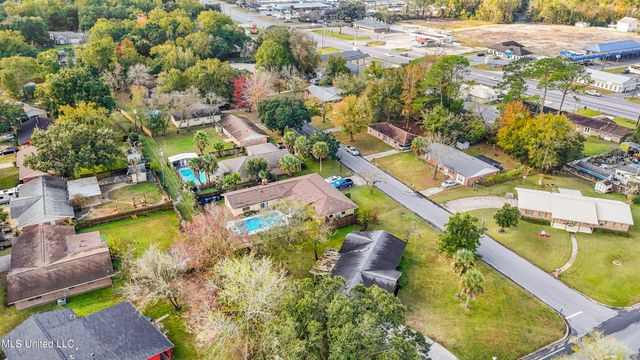 13013 Cambridge Boulevard, Ocean Springs, MS 39564