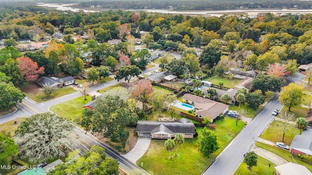 13013 Cambridge Boulevard, Ocean Springs, MS 39564