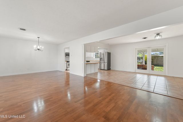 13013 Cambridge Boulevard, Ocean Springs, MS 39564