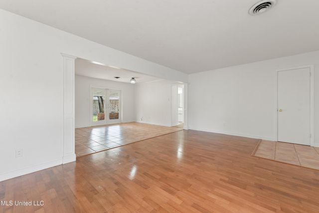 13013 Cambridge Boulevard, Ocean Springs, MS 39564