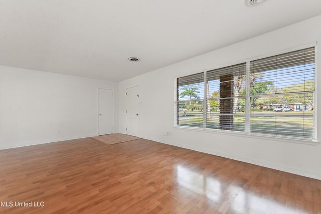 13013 Cambridge Boulevard, Ocean Springs, MS 39564