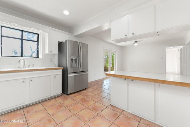 13013 Cambridge Boulevard, Ocean Springs, MS 39564