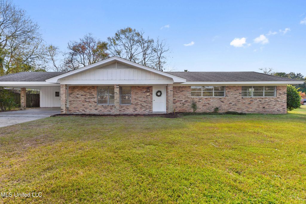 13013 Cambridge Boulevard, Ocean Springs, MS 39564