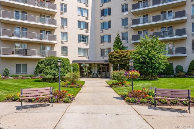 135 Post Avenue 2Q, Westbury, NY 11590