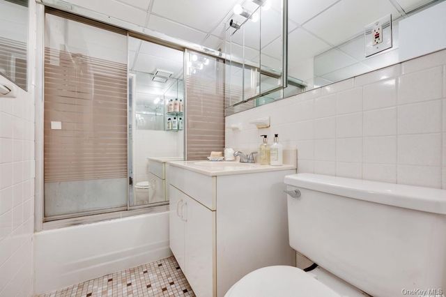 135 Post Avenue 2Q, Westbury, NY 11590