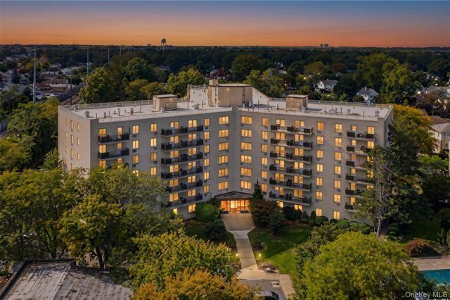 135 Post Avenue 2Q, Westbury, NY 11590