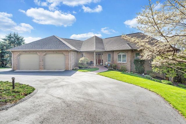 274 Village LN, Moneta, VA 24121